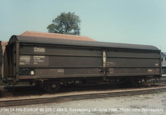01 86 225 0 484-5 DSB Hbis, Sakskøbing 10.06.1986.